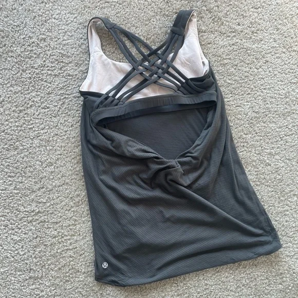 Lululemon Tank Top size 6 -Make an offer ✨ - Picture 4 of 5